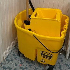 Mop Bucket w/ wringer